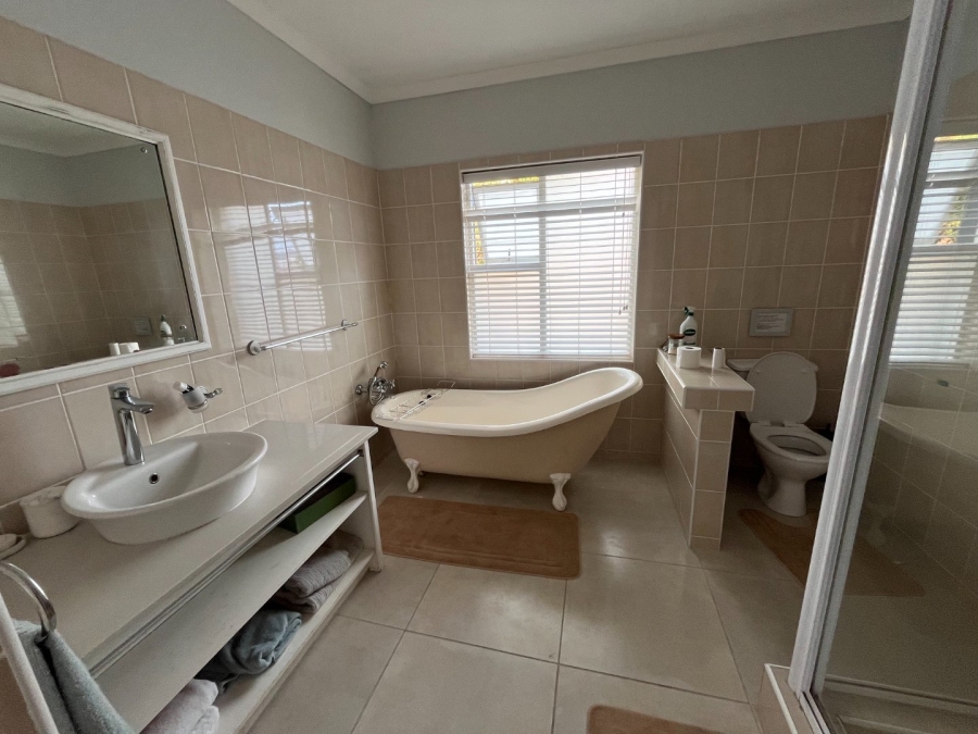 5 Bedroom Property for Sale in Hersham Western Cape